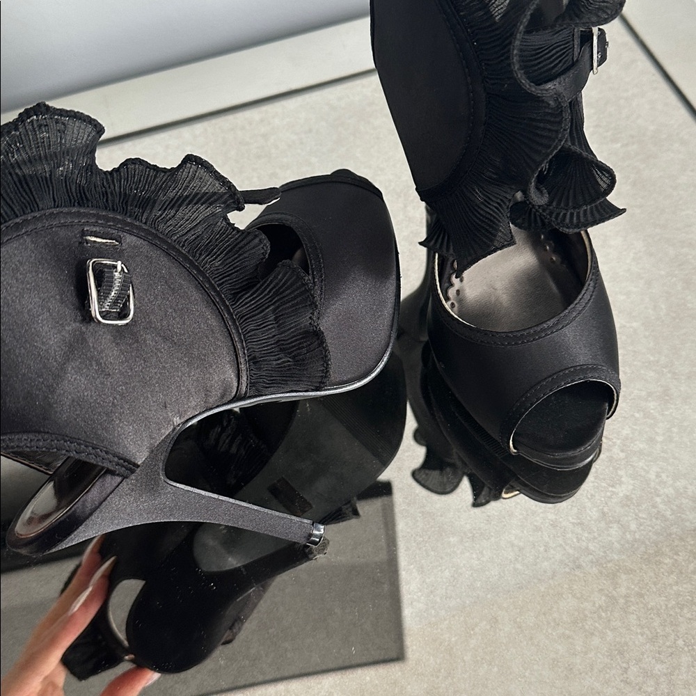 Elegant Black Ruffle Heels - Picture 4 of 4